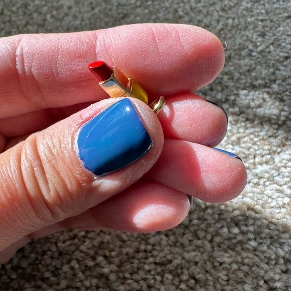 Vintage lipstick charm - Picture 7 of 9